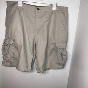 Wrangler men’s 40 waist lightweight, beige micro plane print cargo sho